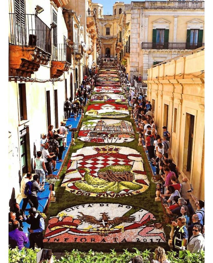 Casa Vacanze Il Quadrifoglio Noto Extérieur photo